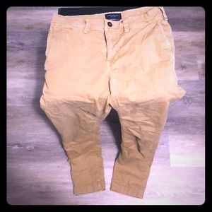 American Eagle khakis 28x32 like new!